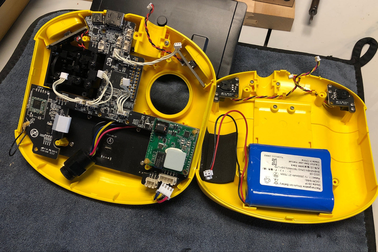Chasing Underwater Drone - Battery for RC3 Remote