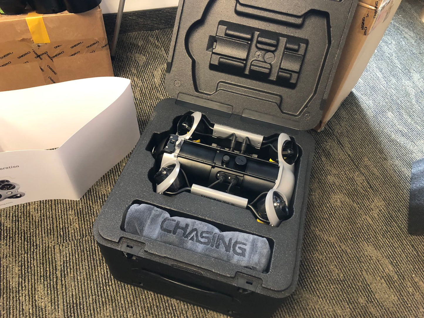 Chasing Underwater Drone - M2S Lite 100 Retail Package (New)